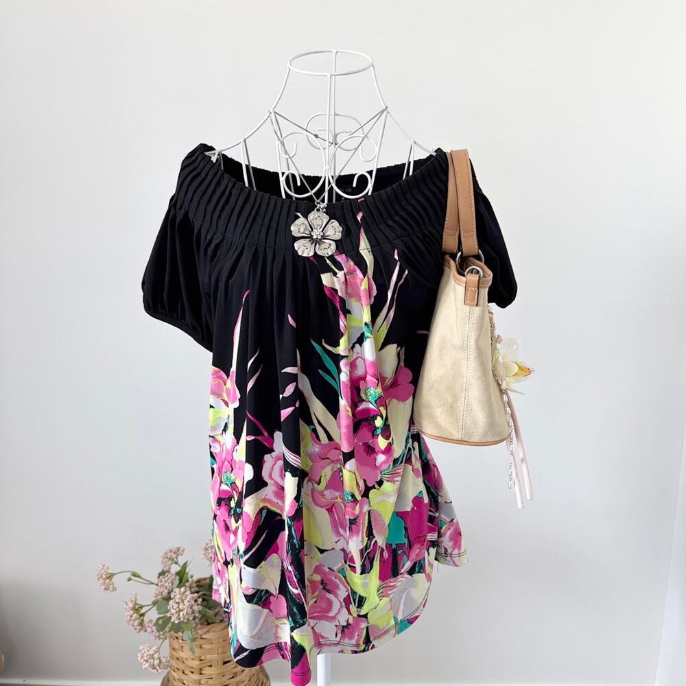 Vintage y2k black orchid/hibiscus floral print pleated babydoll blouse top